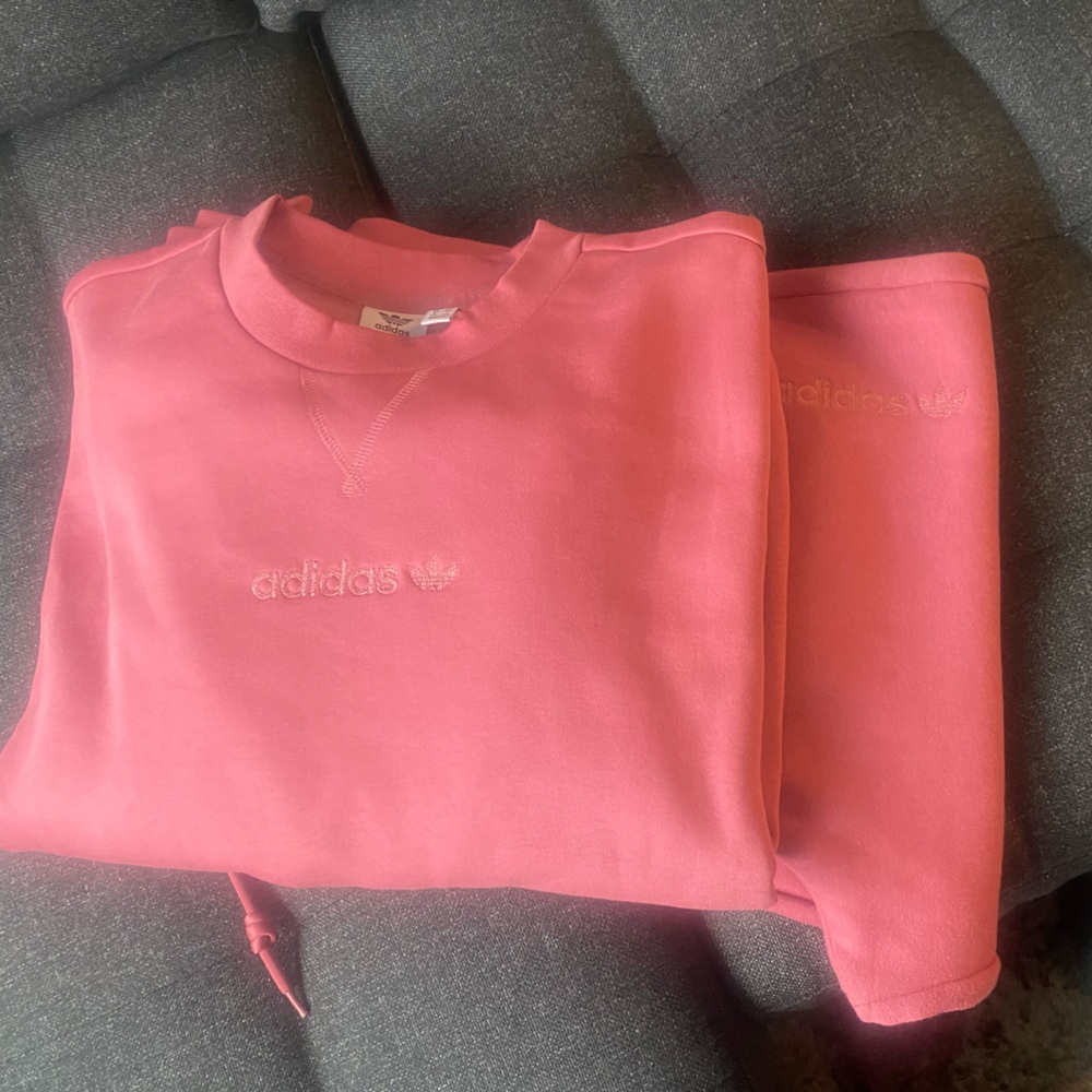 Women’s adidas jogging suit brand new without tags